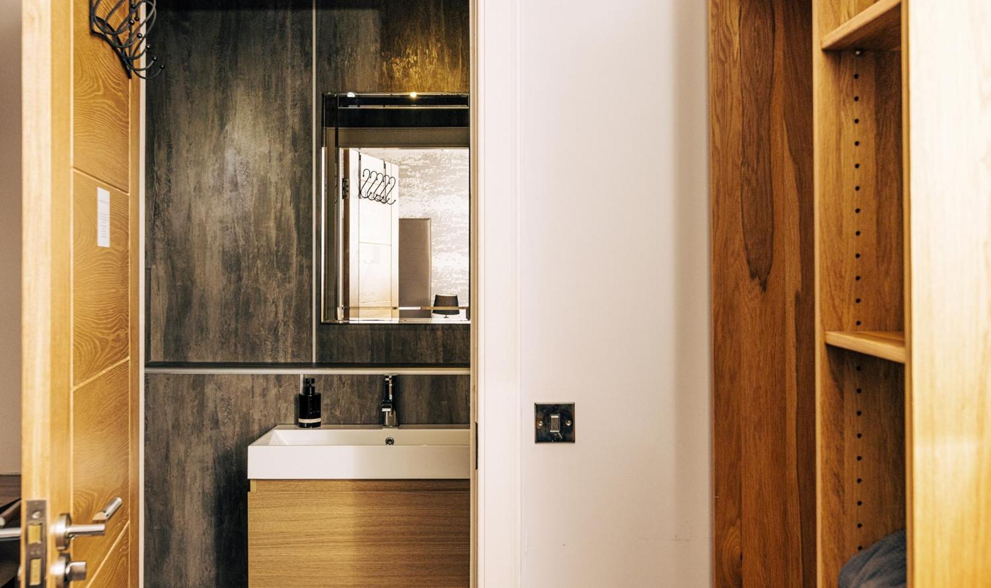 The Tower Gastro Pub & Apartments Crieff Room photo