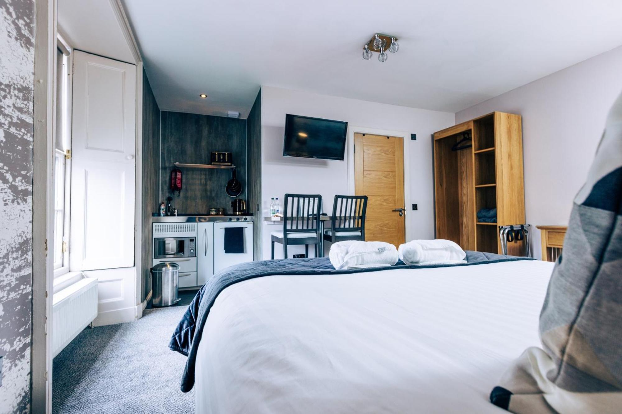 The Tower Gastro Pub & Apartments Crieff Room photo