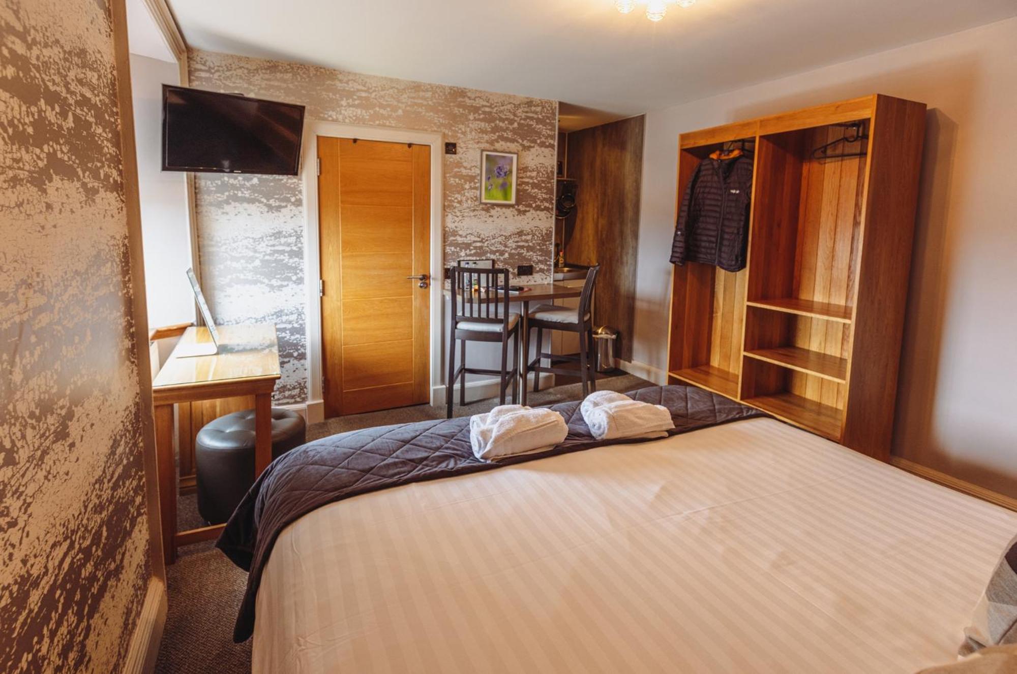 The Tower Gastro Pub & Apartments Crieff Room photo